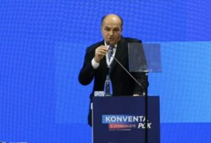 Enver Hoxhaj nuk kandidoi për kryetar të PDK’së, tha se nuk po sheh kushte të barabarta për garë