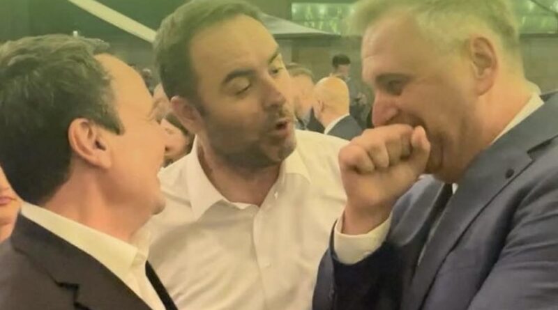 Mefail Bajqinovci poston foto me “rrethin e ngushtë”, duket entuziast për Konjufcën