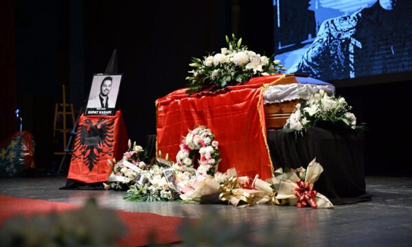 Pas kritikave, Komuna e Tetovës shpall 1 dhjetorin ditë zie për vdekjen e këngëtarit Shpat Kasapi