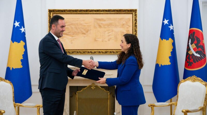 Presidenca publikon foton e Osmanit me mandatarin: Suksese z.Konjufca