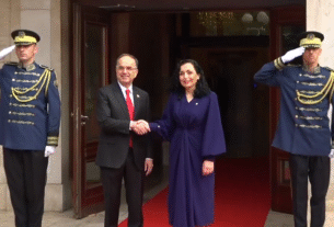 Osmani uron Shqipërinë për hapjen e kapitujve të negociatave me BE-në