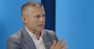 Ramadani: Nëse VV s’ka siguruar shumicë, Presidentja është e obliguar t’ia refuzojë nominimim e Konjufcës