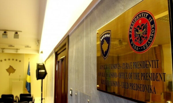 “I çmontuam 900 banda”, Presidenca thotë se Osmani s’e paraqiti Kosovën si vend të krimit: U mendua për raste, jo numër bandash