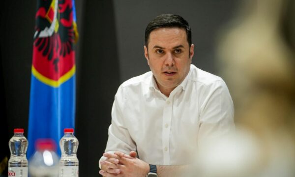 Abdixhiku i përgjigjet Kurtit: S’do t’iu vie rendi më, s’ofron asgjë përveç bllokimit e kërcënimit