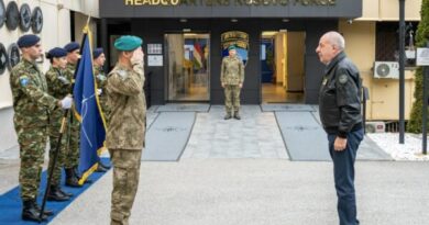 Presidenti i Hungarisë së pari takohet me komandantin e KFOR-it, merr një “përditësim mbi situatën e sigurisë në Kosovë”