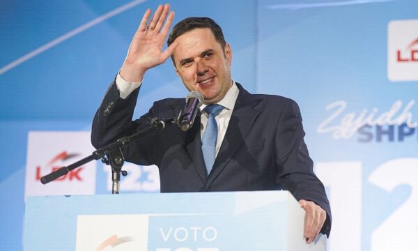 Abdixhiku premton mbështetje për çiftet e reja: Pa familje të forta nuk ka shtet të fortë