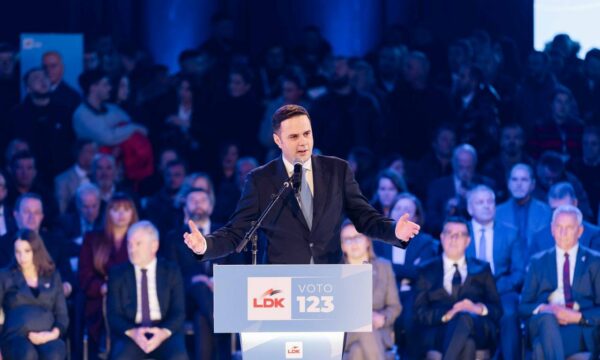 Abdixhiku për të posadiplomuarit: Për herë të parë në historinë e Kosovës do t’u garantojmë punësim me pagë 500 euro