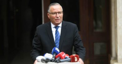 Hamza paralajmëron vizitë në Hagë te Thaçi e Veseli, protestën në Shkup e quan kërkesë për lirimin e çlirimtarëve