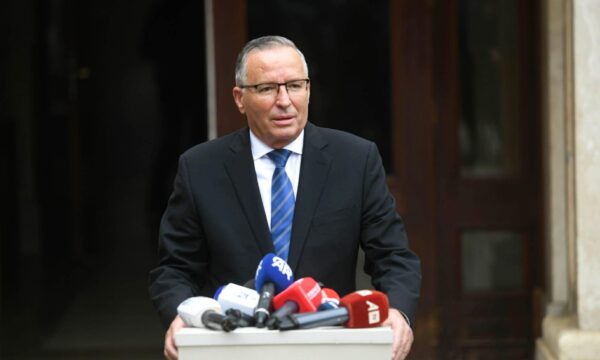 Hamza paralajmëron vizitë në Hagë te Thaçi e Veseli, protestën në Shkup e quan kërkesë për lirimin e çlirimtarëve