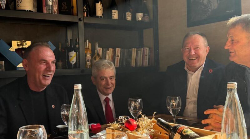 Protesta në Shkup i bën bashkë Limajn, Gucatin, Ahmetin dhe vëllanë e ish-presidentit Thaçi