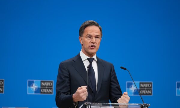 NATO do të vazhdojë të blejë armë nga SHBA për Ukrainën