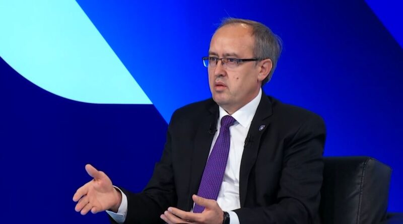 Hoti: Vjosa Osmani është dorë e zgjatur e Albin Kurtit, s’po luan rolin e presidentes