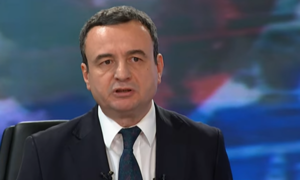 Kurti distancohet nga gjuha e Sami Kurteshit ndaj gazetarëve: S’e mbështes, secili mban përgjegjësi për vete