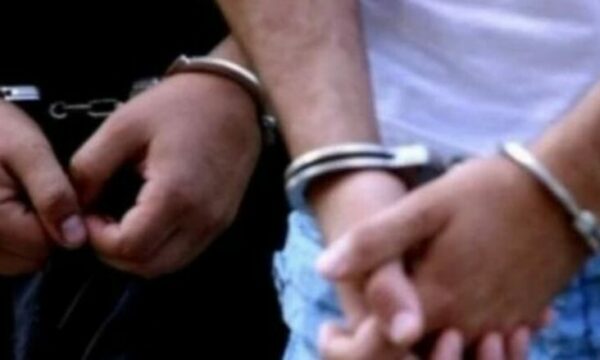 Arrestohen dy persona në Prishtinë – Sulmuan policët pasi u shqiptuan gjobë në trafik