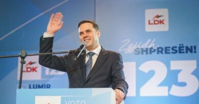 Abdixhiku: Populizëm në publik, korrupsion në WhatsApp