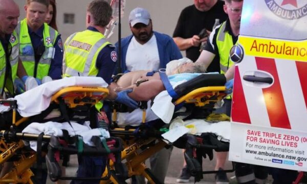 “Ishte si zonë lufte”, të mbijetuarit rrëfejnë tmerrin nga sulmi terrosit në Australi: Njëri nga autorët më pa në sy dhe më qëlloi