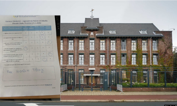 Gjykata Speciale mban ligjërata me nxënësit e shkollave të mesme, njëri ua shkruan “Free Hashim Thaçi”