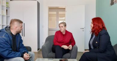 Përfaqësuesit e “Liria ka Emër” takohen me Fahrije Hotin: Marshi “Drejtësi, jo politikë” është zë i ndërgjegjes dhe thirrje për drejtësi të vërtetë