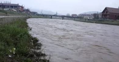 Komuna e Kamenicës apelon për kujdes nga reshjet intensive dhe rritja e nivelit të lumit