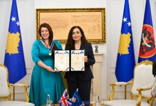 Presidentja Osmani i ndan Medaljen Presidenciale të Meritave deputetes britanike, Alicia Kearns: E palëkundur mbështeti sovranitetin e Kosovës