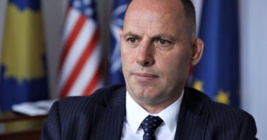 Lladrovci: Kërkesat maksimaliste të liderëve politikë, duan me çue poshtë shtetin