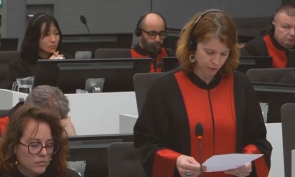 Avokatja e Thaçit: Detyrojeni dëshmitarin që të përgjigjet ose dëshmia e tij të mos merret parasysh