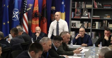 AAK dënon ashpër ekspozitën për masakrat: Fyerje, do i kërkojmë llogari Haxhiut – lëndon familjet e të vrarëve