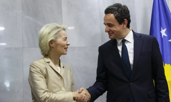 Tri ditë pasi Kurti lëshoi pe për strukturat ilegale serbe, BE konfirmon heqjen e masave ndëshkuese