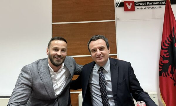 Geci i Guxo e sulmon Avdylin që dha dorëheqje: Mendon se erdhi fryma e Vjosës, ti dhe Presidentja jeni të gërrditshëm