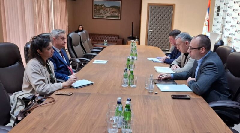 Ambasadori britanik shkon në veri për të takuar Listën Serbe, thotë se ishin konstruktivë për Ligjin për të Huajt