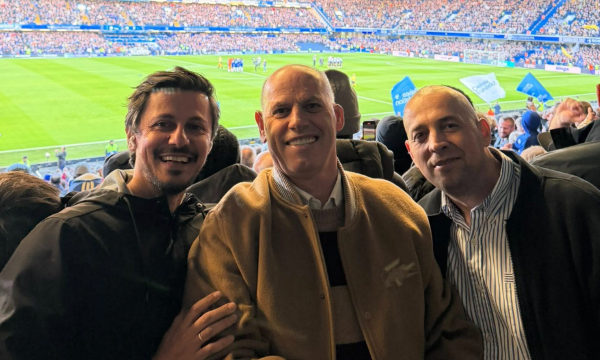 Lladrovci ndjek ndeshjen në Londër, godet “tubimet elektorale” atje