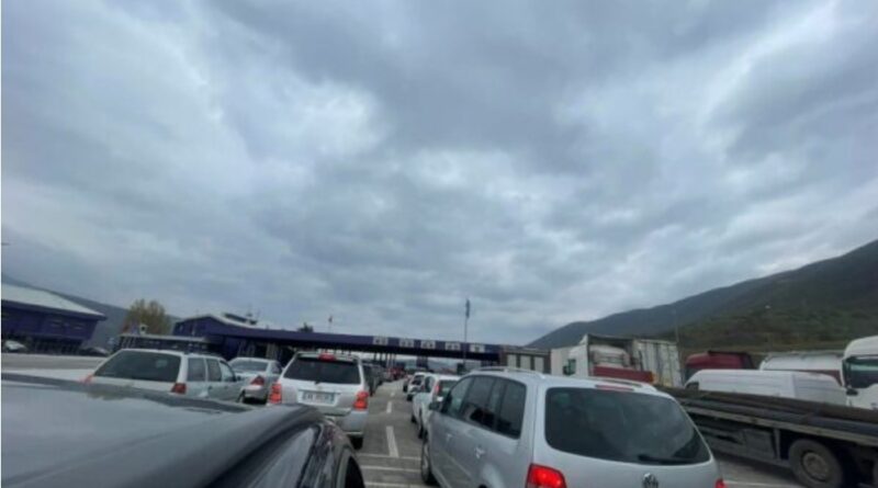 Ndeshja ndaj Turqisë, shqiptarët nisen drejt Kosovës – Krijohen kolona të gjatë në Morinë