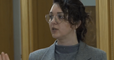 Deputetja e VV-së me akuza ndaj opozitës: Me ‘Presidentin’ po duan ta “bllokojnë” Kurtin