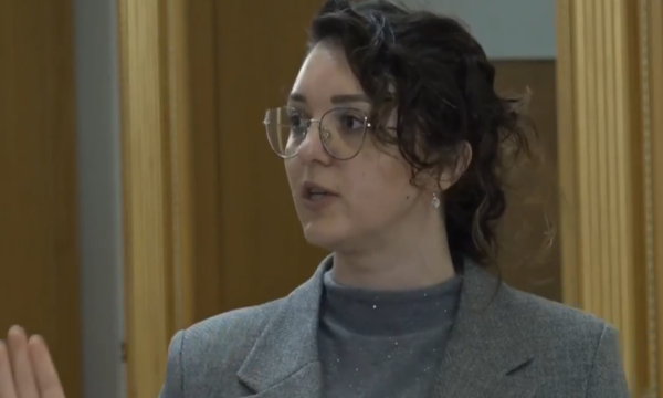 Deputetja e VV-së me akuza ndaj opozitës: Me ‘Presidentin’ po duan ta “bllokojnë” Kurtin