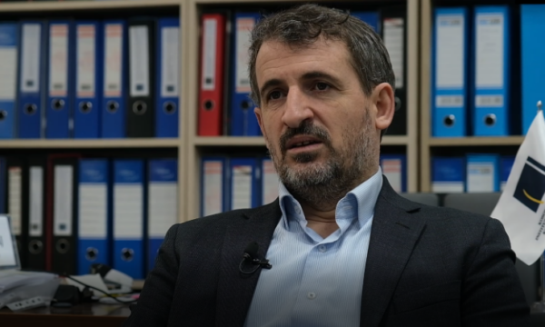 Miftaraj për librin e Shkëlzen Gashit: Ka informata se janë shpërnda në biblioteka të botës, Konjufca të reagojë urgjentisht e t’i tërheq ato