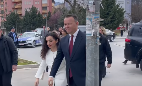 Heshti për përplasjet me Kurtin e çështjen e rikandidimit të saj, Peci shihet me Osmanin në Mitrovicë