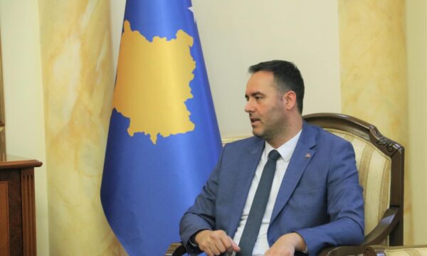 Komiteti i Rajoneve i BE-së ia hoqi Kosovës fusnotën, Konjufca e mirëpret vendimin