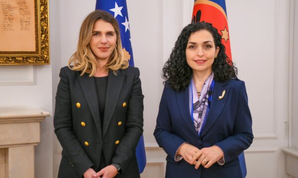 Presidenca reagon pas akuzave të Kurtit ndaj Osmanit për shpërndarjen e Kuvendit: Ka kryer detyrim Kushtetues, jo dëshirë