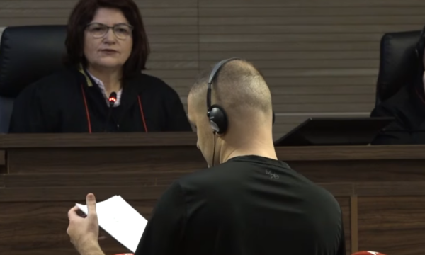 Naim Murseli po ballafaqohet edhe me imazhin e gruas së tij të vrarë – pamje