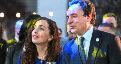 Ish-diplomati shqiptar thotë Kurti s’arriti ta tejkalojë xhelozinë për Vjosa Osmanin prandaj s’e bëri prapë presidente