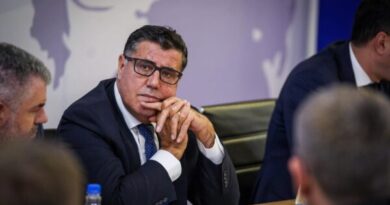 Haziri për Kurtin: Po e çon qëllimisht vendin drejt zgjedhjeve të reja, e ka ndryshuar vetëm formën dhe metodën