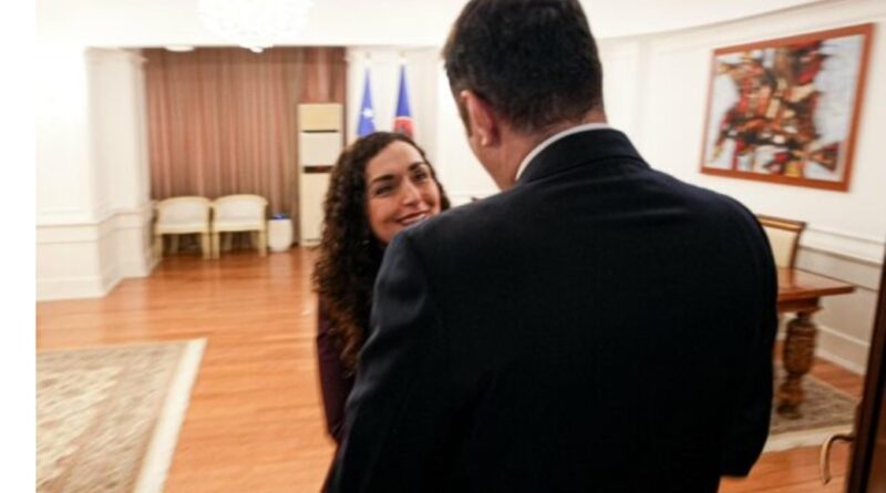 Lumir Abdixhiku e Vjosa Osmani në takim, a do të arrihet sonte marrëveshja për kthimin në LDK?