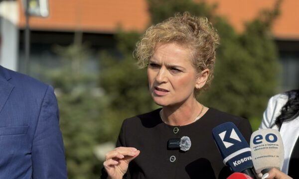 Flutura Kusari: Kandidatët për RTK u ftuan natën vonë për intervistë, niveli i tyre jashtëzakonisht i ulët