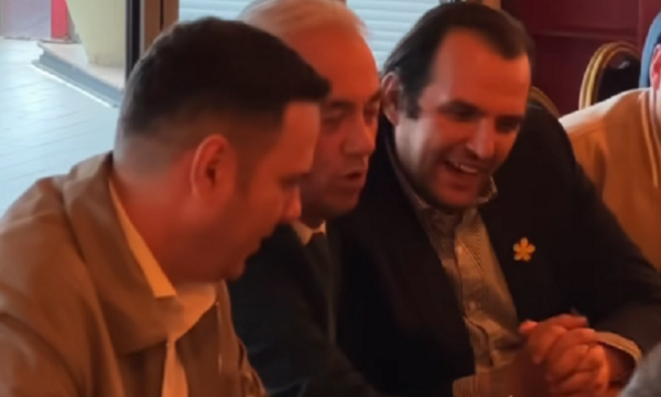 Abdixhiku për kafe në Dragash, edhe atje flet për bashkimin e së djathtës në LDK “si domosdoshmëri”