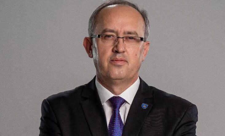 Hoti: Refuzimi i gazit amerikan, agjendë antiamerikane që minon qëndrueshmërinë e Kosovës – dihet kujt i intereson kjo