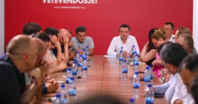 Kurti takon drejtuesit e qendrave të VV-së pas 7 qershorit, flasin për zgjedhjet e brendshme në parti që mbahen sivjet