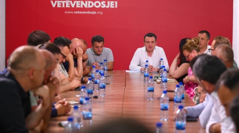 Kurti takon drejtuesit e qendrave të VV-së pas 7 qershorit, flasin për zgjedhjet e brendshme në parti që mbahen sivjet