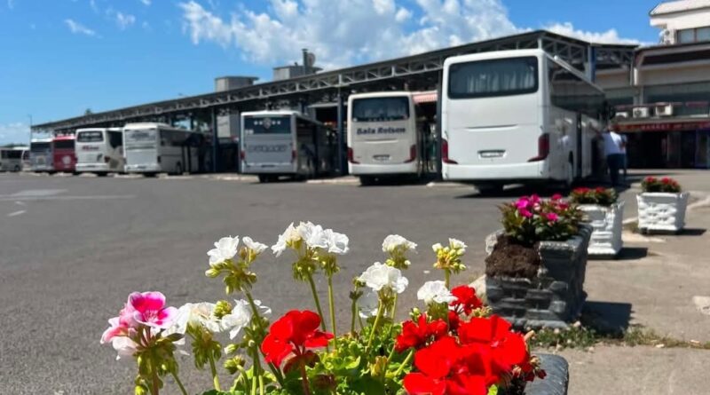 Policia pranon informatë për mjet shpërthyes në Stacionin e Autobusëve në Prishtinë, evakuohen qytetarët