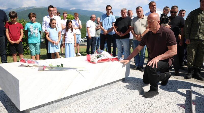Haradinaj përkujton dëshmorët e Betejës së Morinës: “Nderim i përjetshëm për luftëtarët e lirisë”