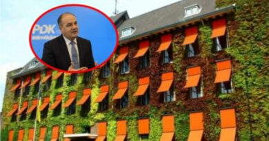 Shtyrja e aktgjykimit në kohën e formimit të institucioneve, Hoxhaj sheh kalkulime nga Haga: Hashim Thaçi u mor si President